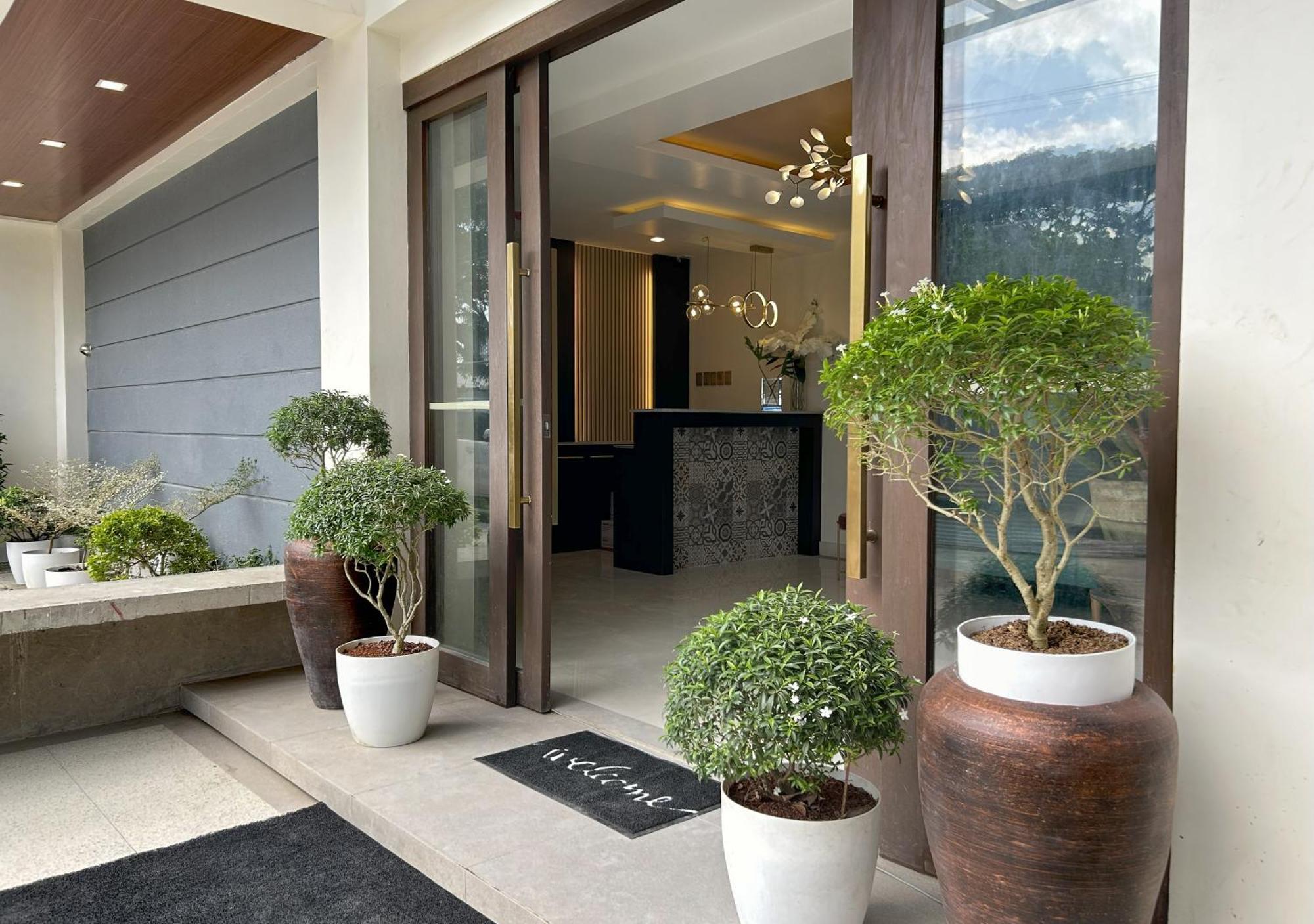 717 Residences Iloilo Esterno foto