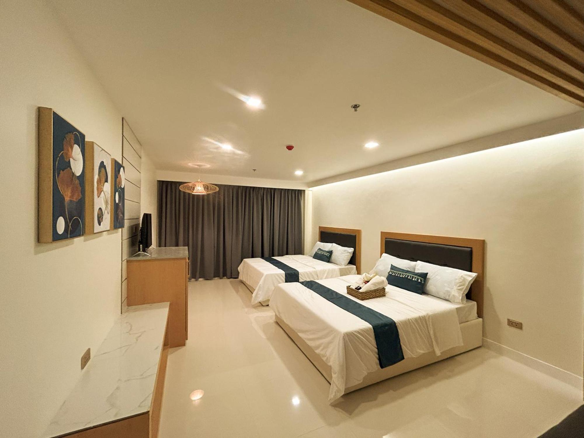 717 Residences Iloilo Esterno foto