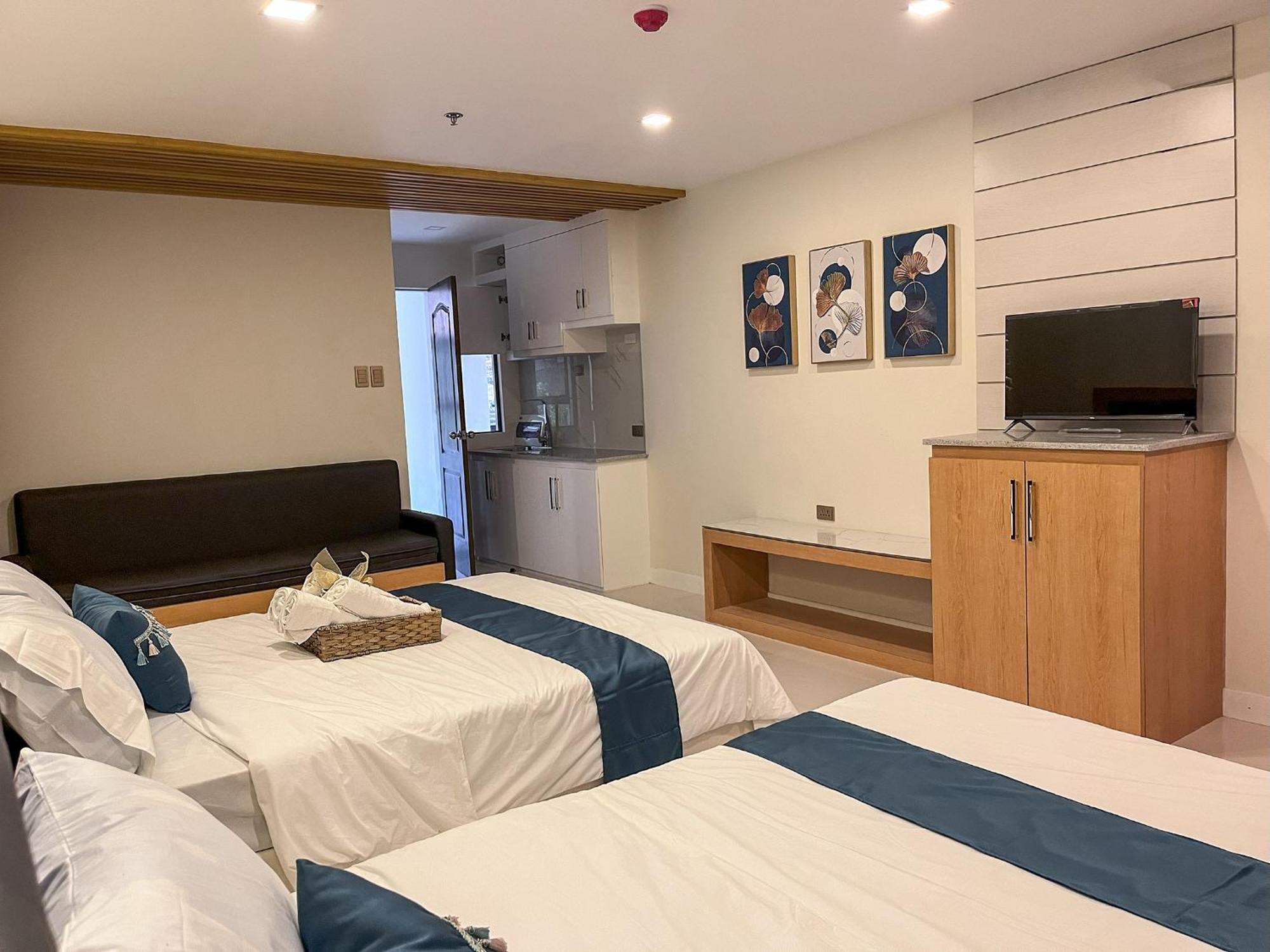 717 Residences Iloilo Esterno foto