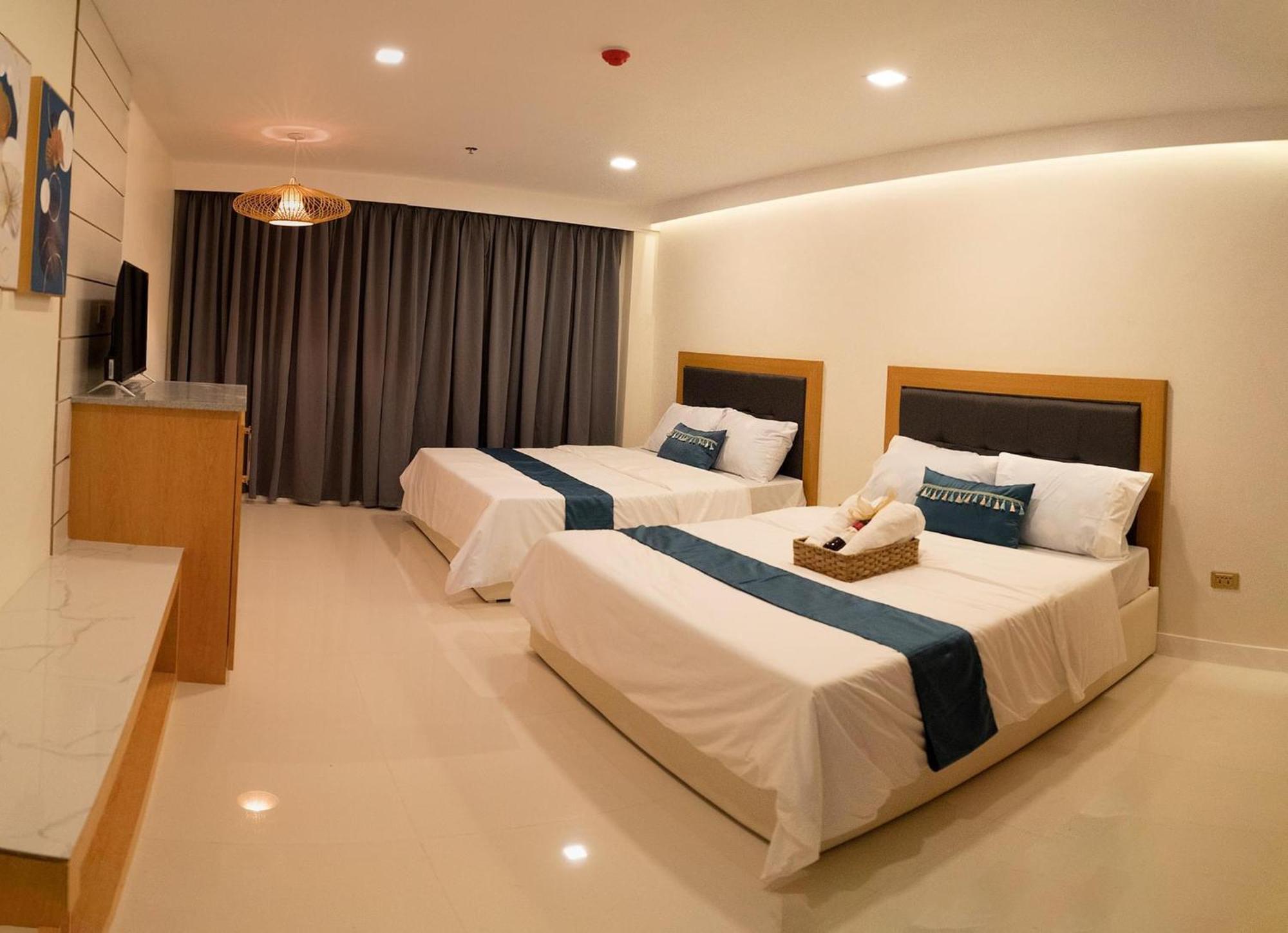 717 Residences Iloilo Esterno foto