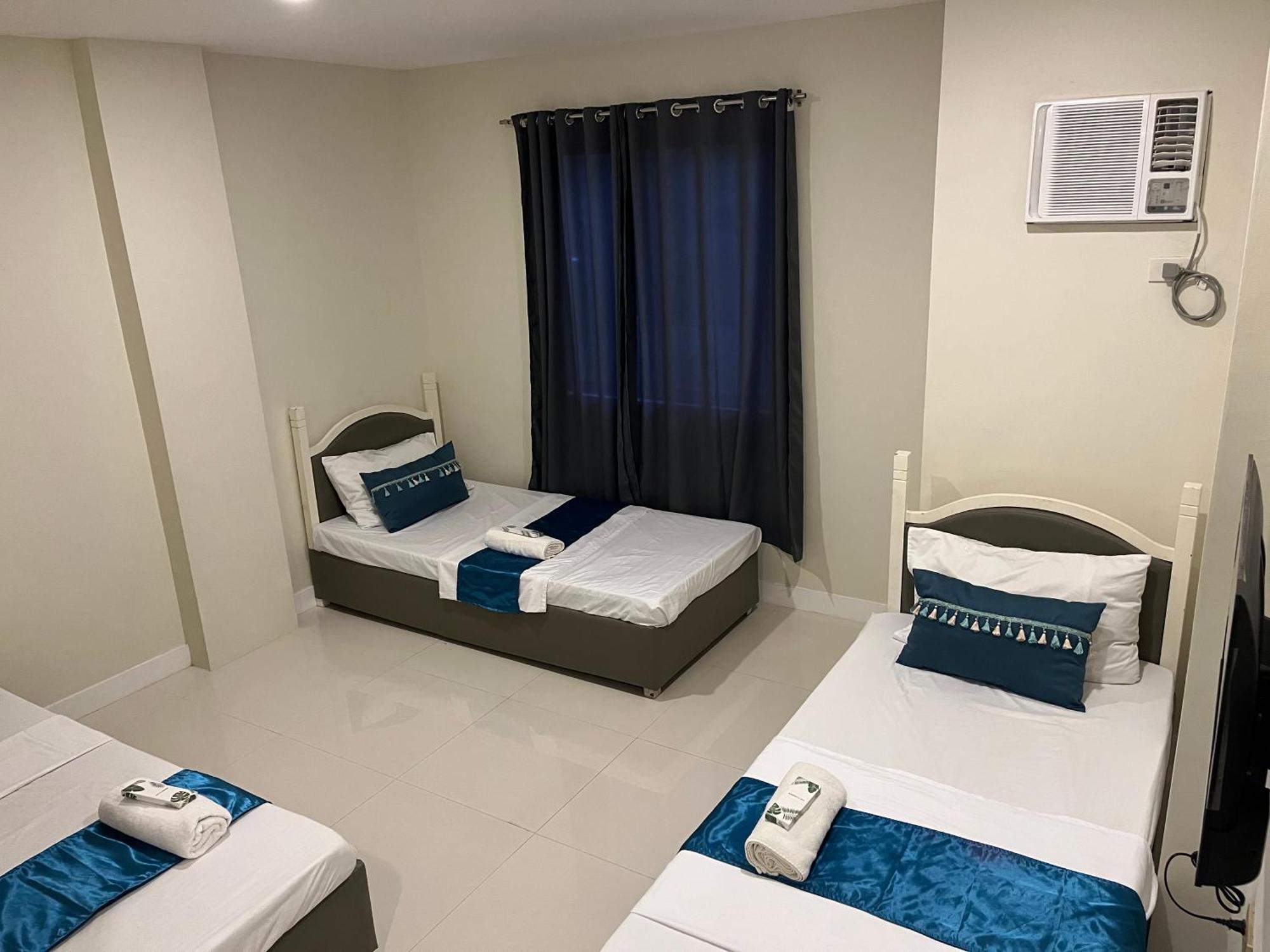 717 Residences Iloilo Esterno foto