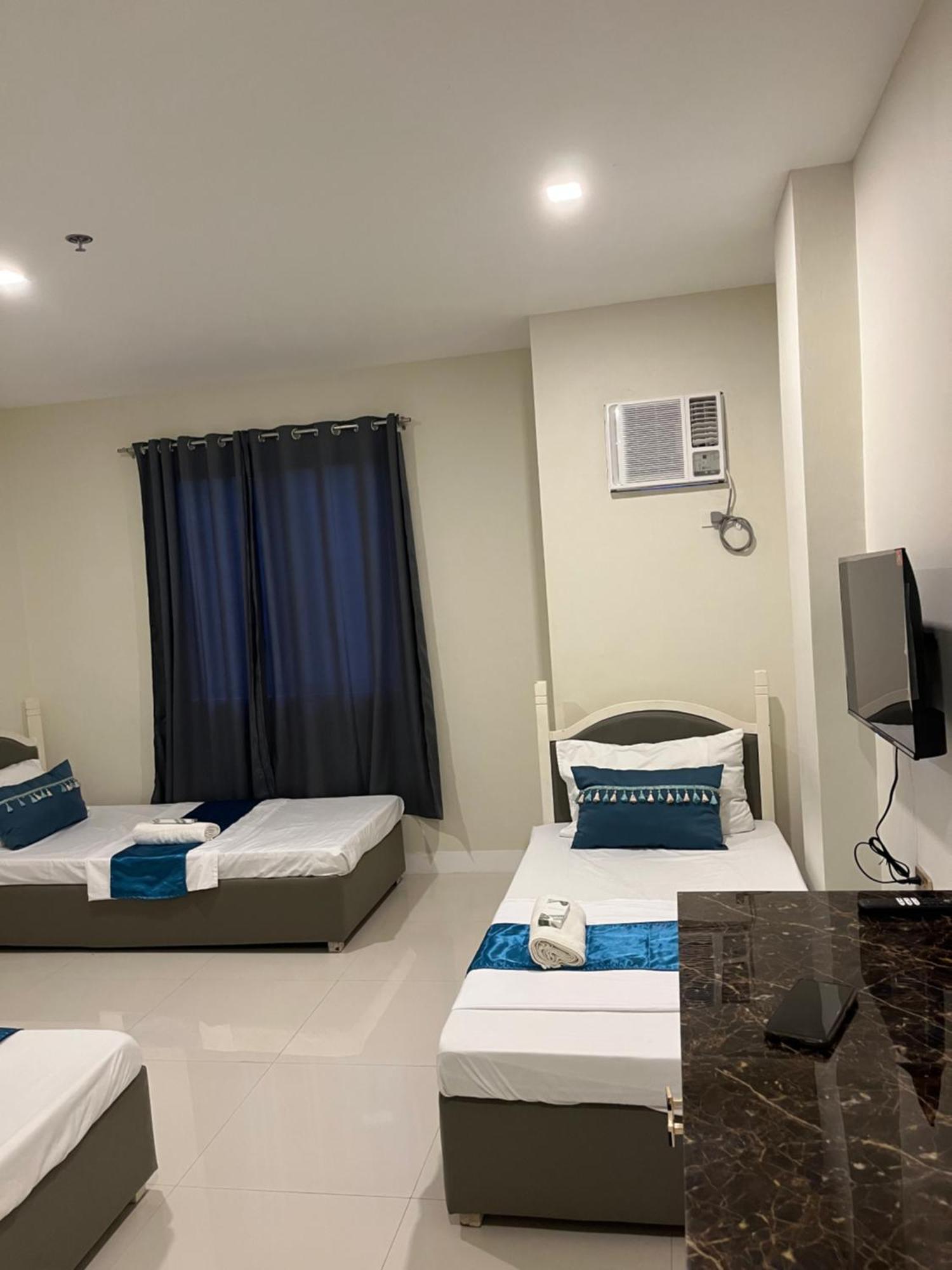 717 Residences Iloilo Esterno foto