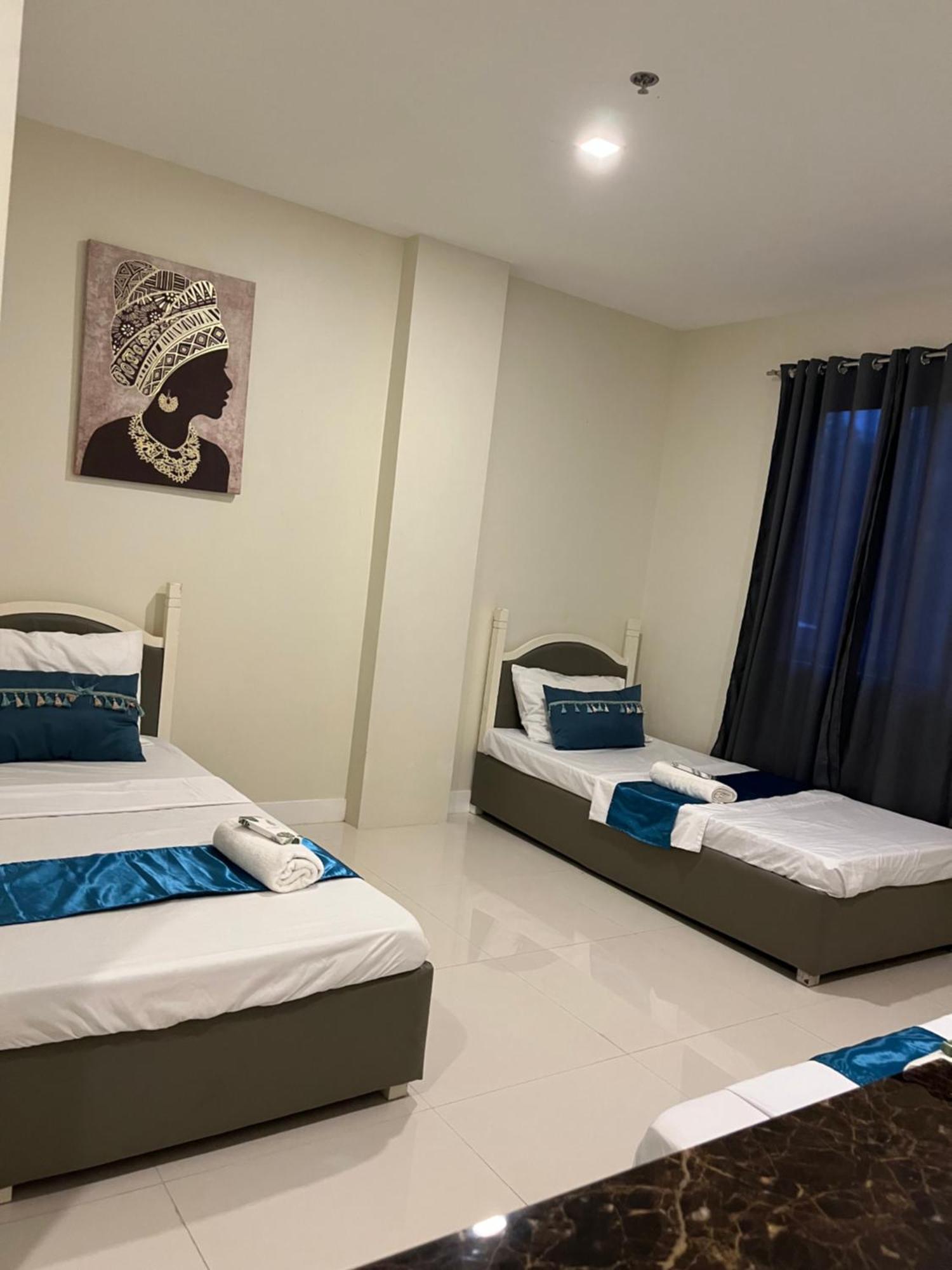 717 Residences Iloilo Esterno foto