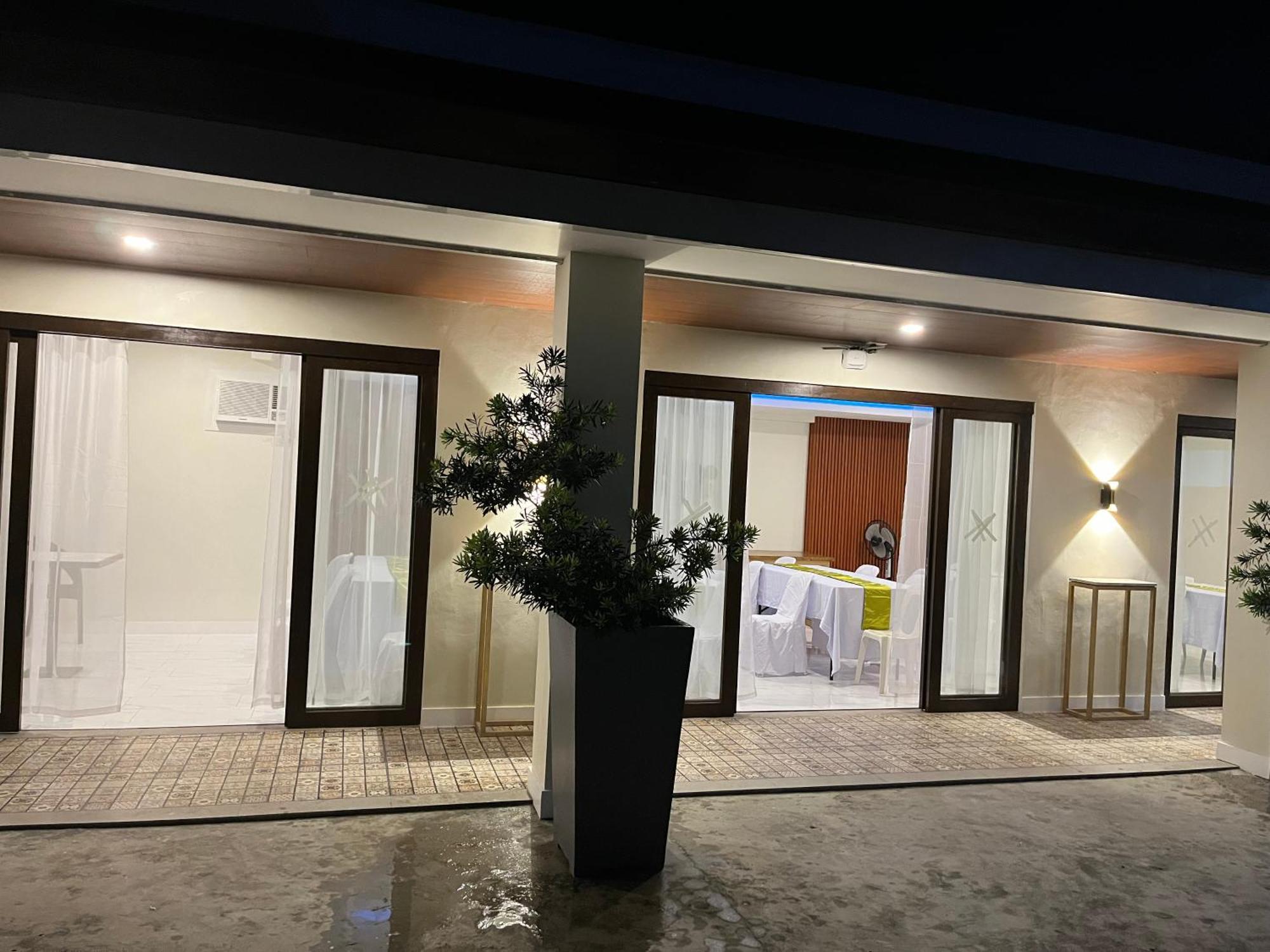 717 Residences Iloilo Esterno foto