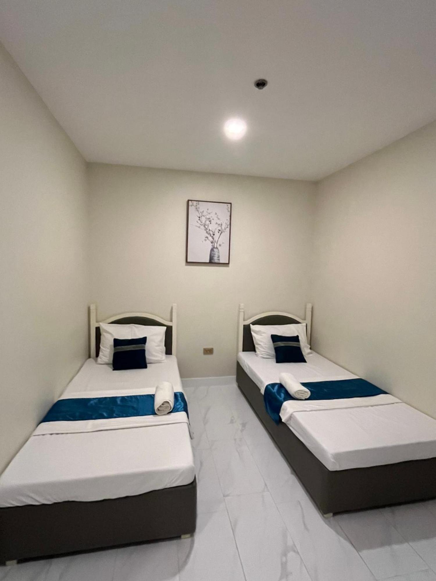 717 Residences Iloilo Esterno foto